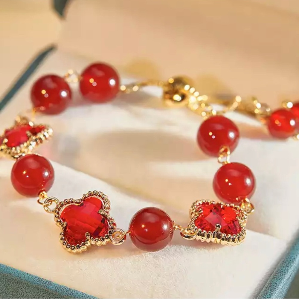 Red clover bead bracelet